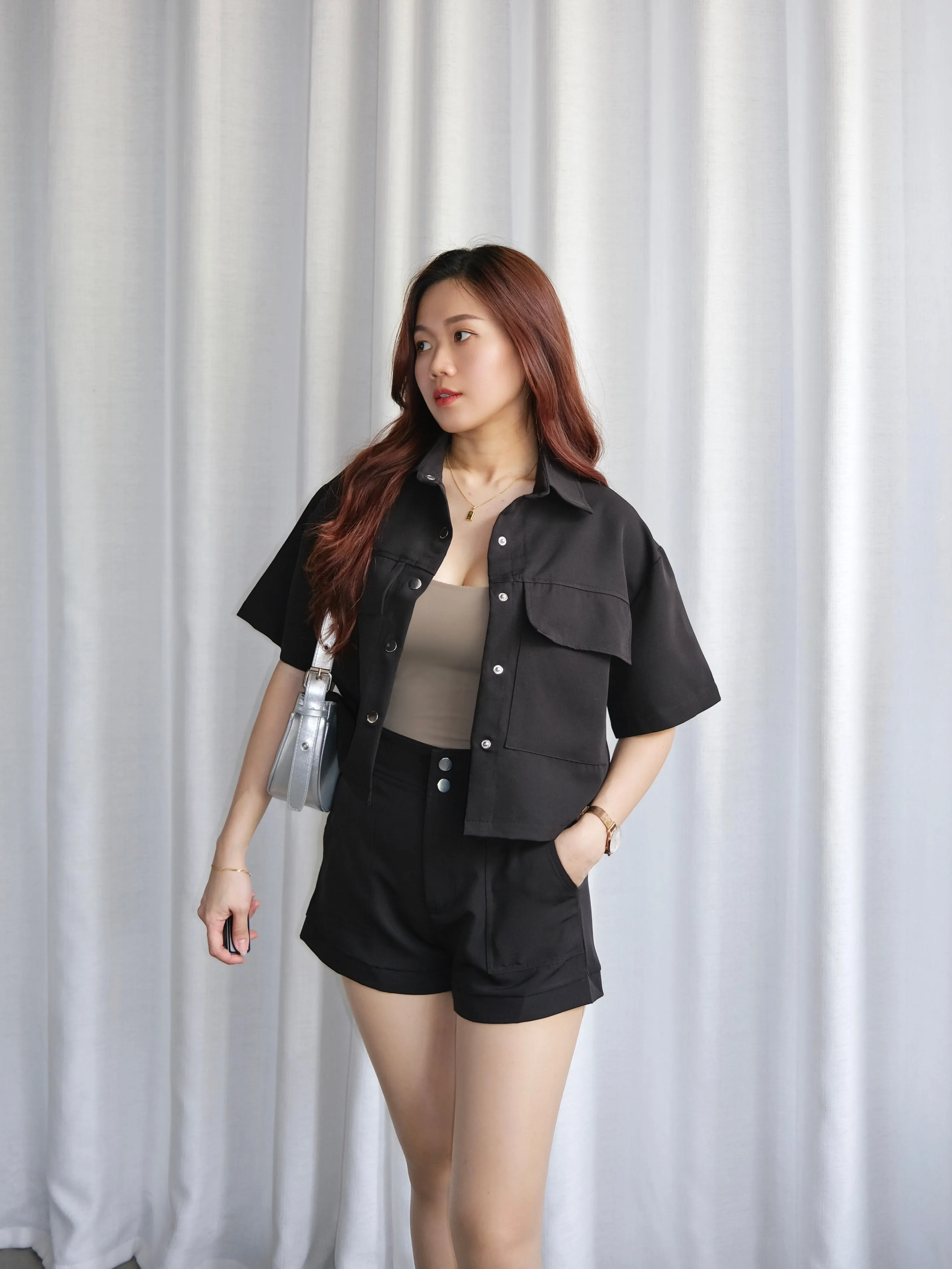 ACEWIN Double Flap Pockets Collar Crop Blouse with Shorts Set (Free Size) 800111